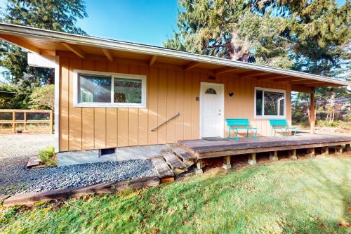 Herb's Hideaway in Twin Rocks