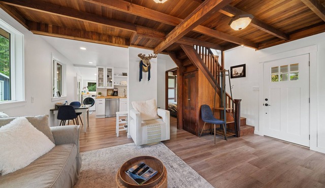 ☀️Historic and Charming Beach Cottage.Beautifully Renovated! Easy walk to beach in Nehalem
