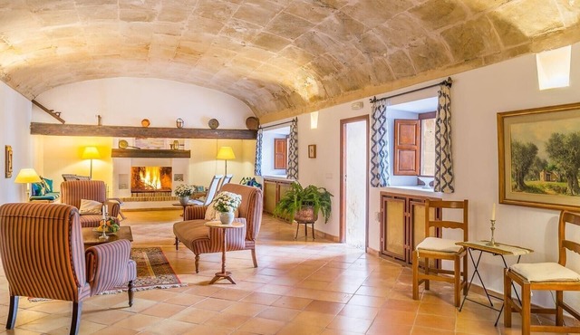 Historic Finca in Mallorca with Swimming Pool. 12 Guests