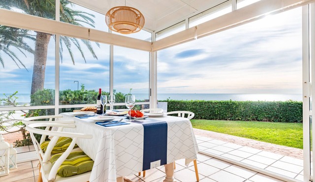 Holiday Casa Vesalia close to the Beach with Garden & Wi-Fi
