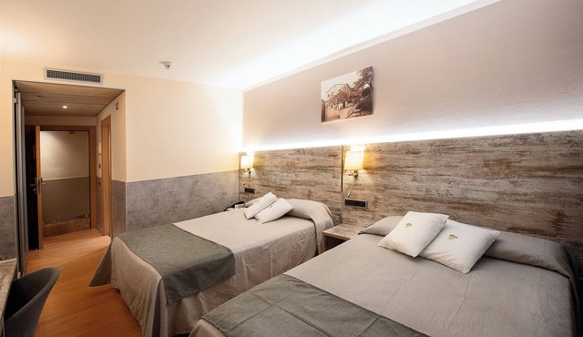 Hotel Palau de girona in Sant Julia de Ramis