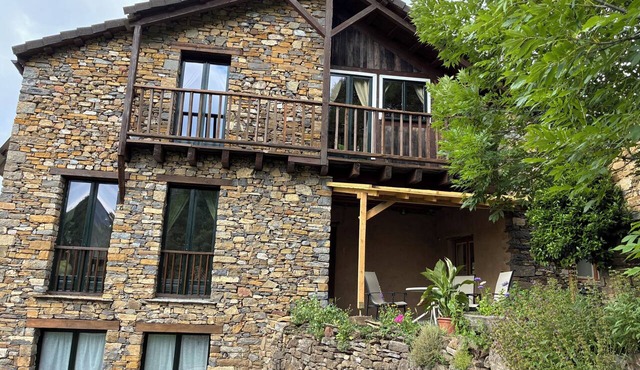 House in Ordesa National Park, birdwatching, swimming in turquoise waters.