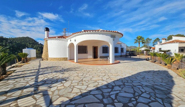 House with a private pool in Adsubia Pinos