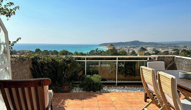 House with Mediterranean views near Tarragona