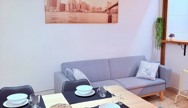 Huge/cheap central flat in Barcelona 3 blocks away from the beach for 4 people