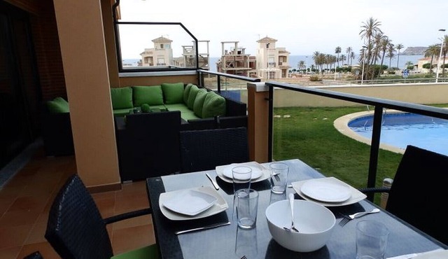 Hydra02 - Modern apartment next to the beach