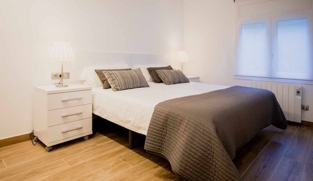 In the center of Escaldes, close to shops in Escaldes-Engordany