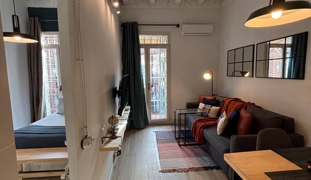 In the charming beachside neighborhood of Poble Nou, the 1-bedroom Poblenou Beach vacation apartment in Barcelona is a dream come true.