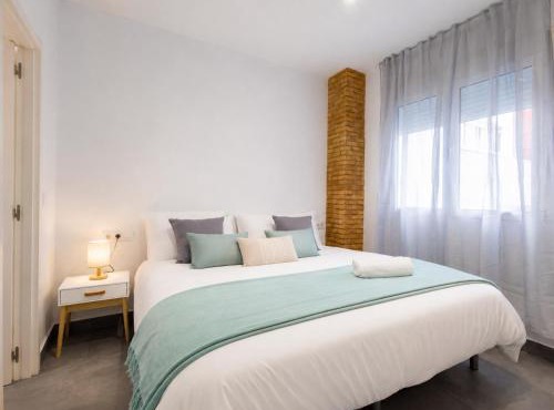 J Center Apartments - Patraix - AC & WiFi - 10 min City Center