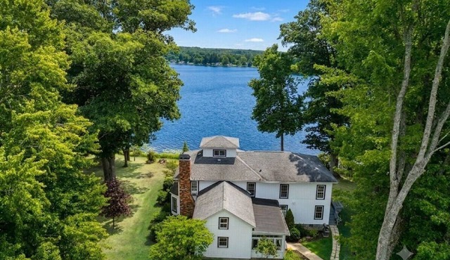 Kingfisher Cove: Beautiful lake home. Cassadaga Lake's Sunrise Shore in Cassadaga