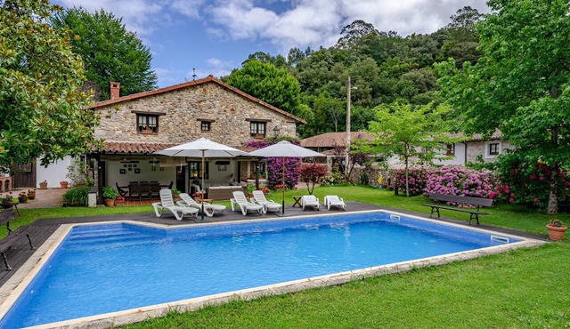 La Casa De Torre—Charming House with Pool in Ribadesella in Bones
