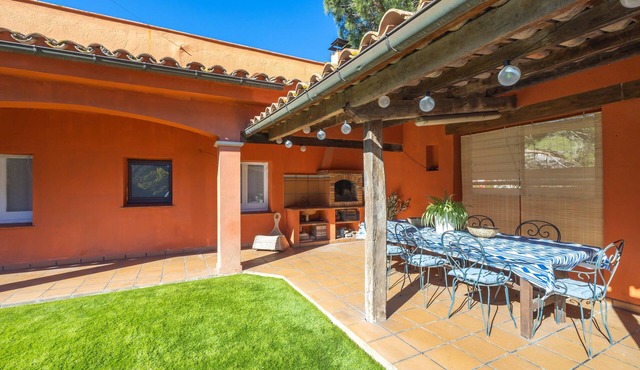 La Caseta de Sant Pol – Families Only, Private Pool & Wi-Fi