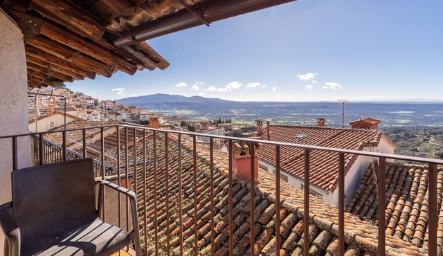 La Casita Del Portal — Sierra de Gredos Retreat with Mountain Views in Pedro Bernardo