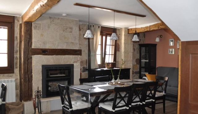 La Genciana Chica Country House with Mountain Views in Valmala