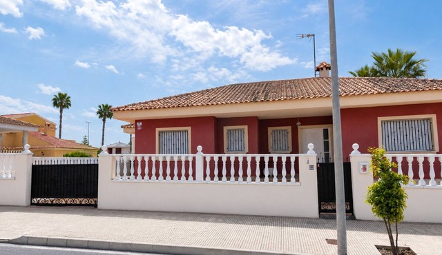 La Marina Holiday Home