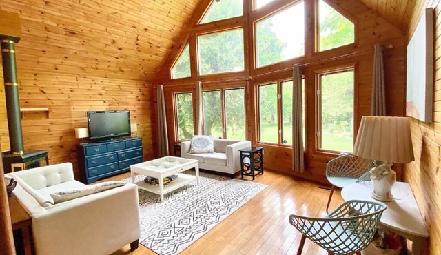 Lakefront Cottage w Grand Cabin Room in Lambton Shores