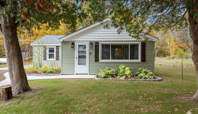 Lakeshore Chic! Great Lake Michigan Beach Access near St Joe and South Haven! in Coloma