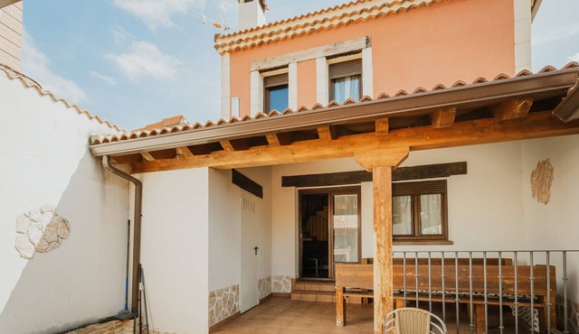Las Eras III Country House in Medieval Ayllón – 4 En-Suite Bedrooms & Mountain Views