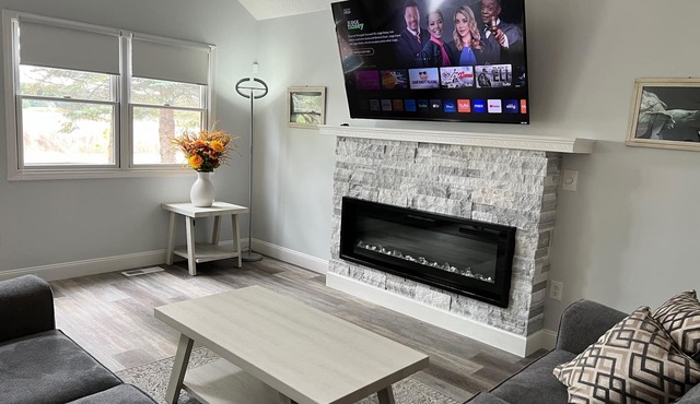 "Laughing Turtle" - A Wixom Lake paradise vacation home. Pet friendly! in Beaverton