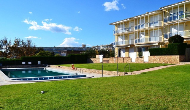 Lovely apartment for 6 people with pool, TV and balcony