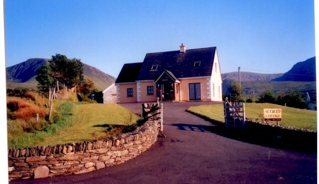 Luxurious 4 star dormer cottage in Cloghane Dingle Peninsula in Cloghane