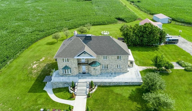 Luxury/Beautiful house in 100 acre (beautifully kept and maintained) in Limehouse
