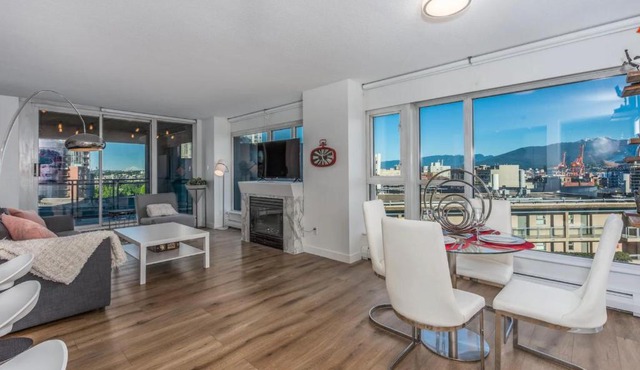 Luxury Designer 3BR Apartment In The Heart Of Downtown! in Vancouver