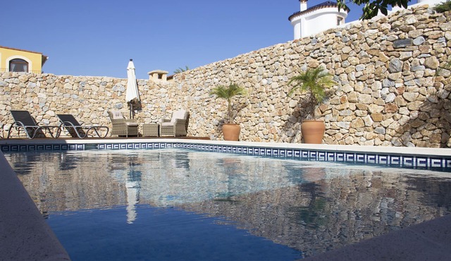 Luxury Villa with Pool and Sunny Terraces