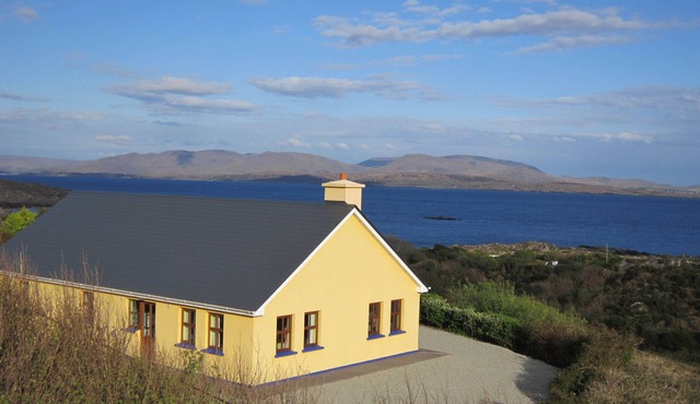 Majestic Sea Views, Family Friendly, Pet Friendly, Wheelchair Accessible in Caherdaniel