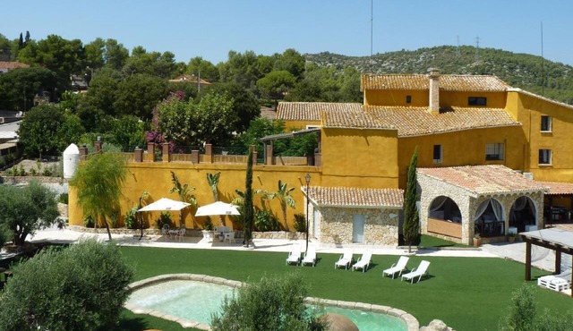Masia Can Trabal für 24 Gäste mit privatem Pool in der Nähe von Sitges by Interhome