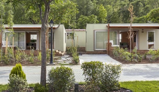 Mobile Home with Terrace in the Pyrenees, 2 Bedrooms, Equipped Kitchen
