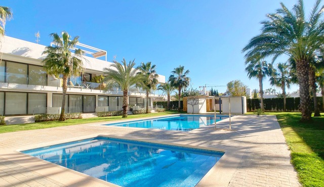 Modern Ground Floor Apartment in Islas Menores with Community Pool and Garden