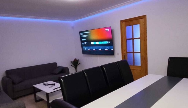 Modern house for up to 12P, Ideal for family, groups. Swimming pool, cinema and bar.