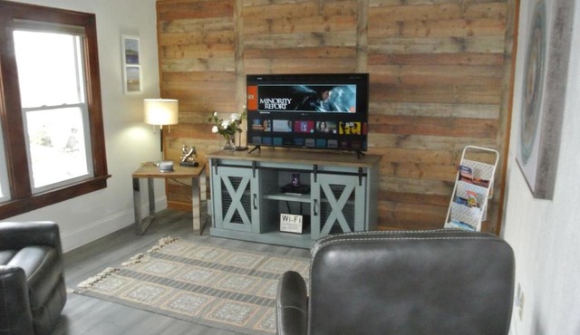 Modern Upstairs Vacation Apartment in Two Rivers, Near Lake Michigan in Two Rivers