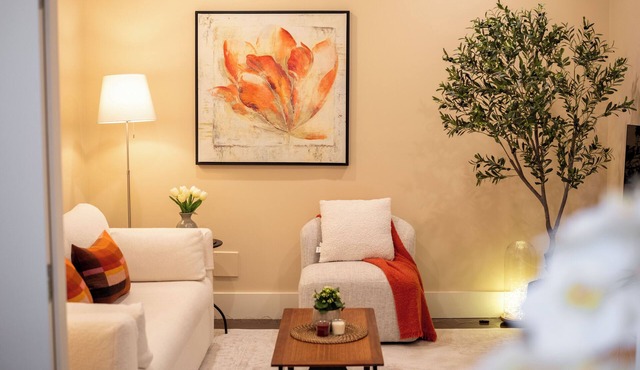Modern Vancouver Stay - Near Downtown & Transit in Vancouver