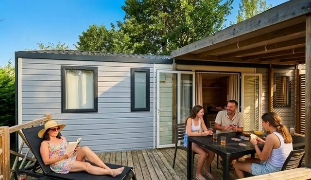 Modulo 4-Room Mobile Home for 6–8 People, Air-Conditioned + TV in Sadirac