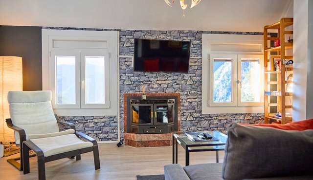 Mountain Gem: Duplex w Views Near the Slopes