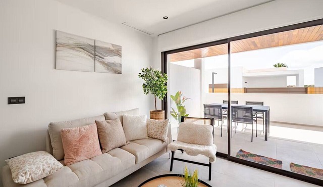 New luxury Apartment near the sea and next to Serena View golfcourse