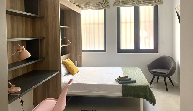 NEW renovated room in Malvarrosa Beach (No A/C)