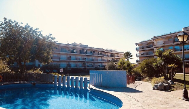 Nice apartment for 4 people with WIFI, A/C, pool, TV and terrace