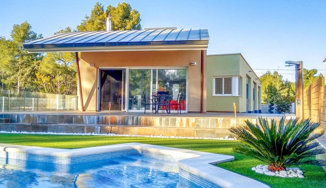 Nice home in Cabra del Camp