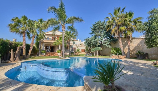 Nice home in Inca with private swimming pool, can be inside or outside in Inca