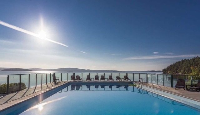 Oceanfront Condo: Your Getaway by the Sea in Ladysmith