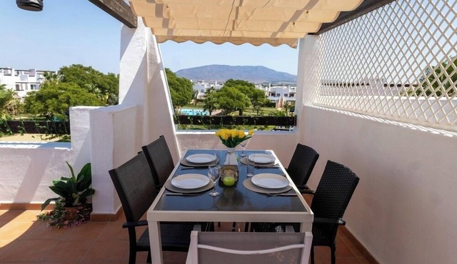 Penthouse for 4 Rooftop Terrace & Communal Pools