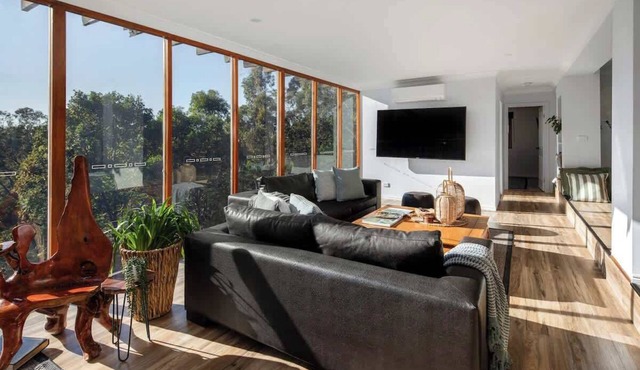 Pet-Friendly Retreat | Big Views & Goats in Upper Coomera