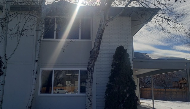 Pet Friendly spacious home. Close to everything in Midvale
