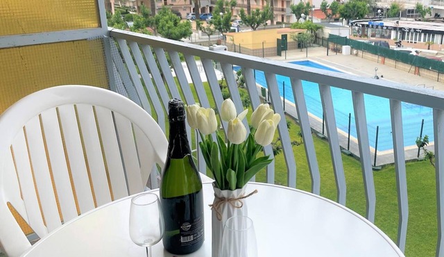 Pineda 3, heated, swimming pool and 130m from the beach.