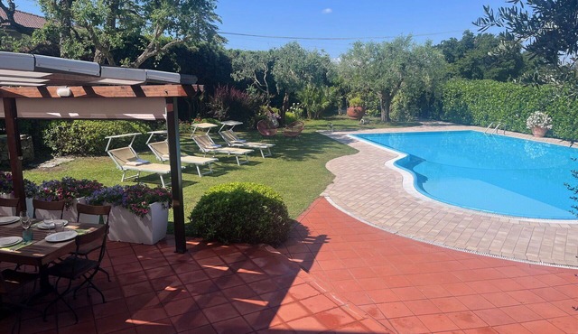 Private Villa with WIFI, private pool, sauna, A/C, TV, patio, panoramic view, close to Rimini in Santarcangelo Di Romagna