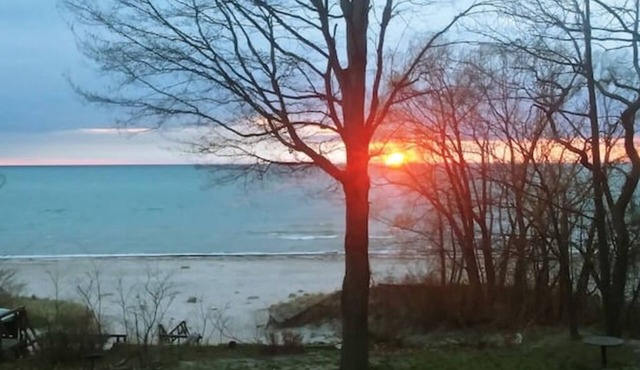 Private Beach, Peaceful Lakefront Setting, Bonfires & Sunset Views in Angola