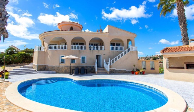 Private Detached Villa with Amazing Views!